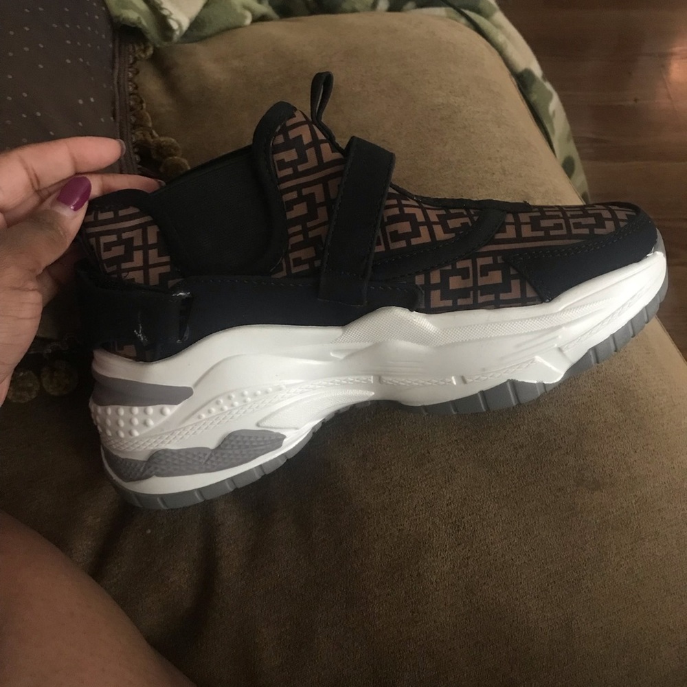 Cape Robbin platform gymshoe